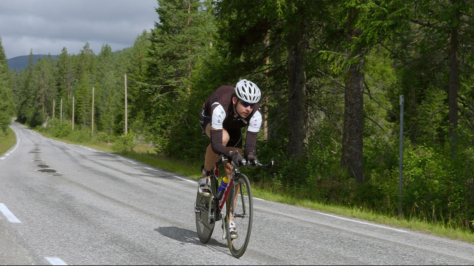 中锋护框能力对比赛的直接影响，中锋的防守区域